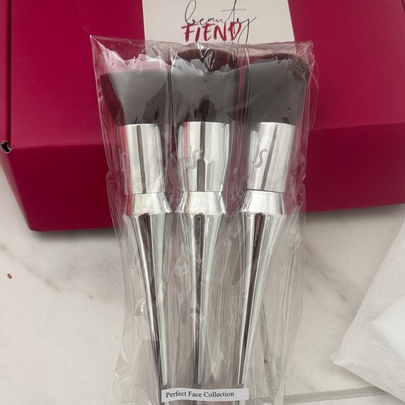Jessica Simpson makeup brush set - Picture 2 of 2